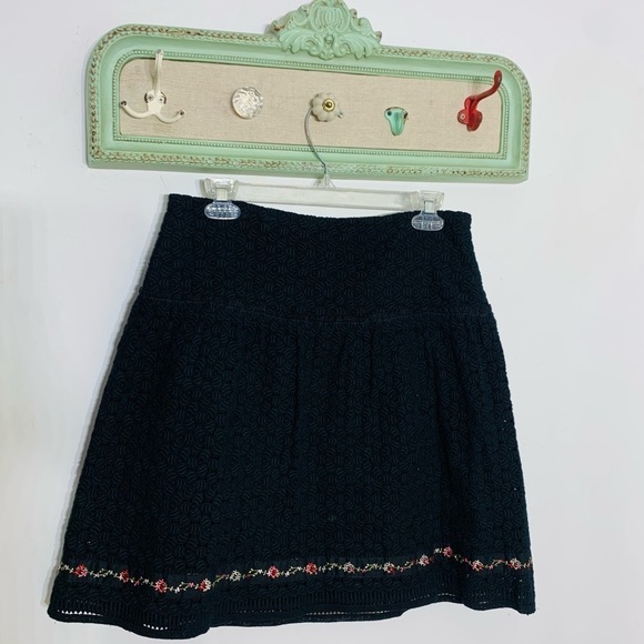 Vtg Crochet knit black A-line mini skirt floral ribbon trim women’s size 8 - Picture 3 of 8